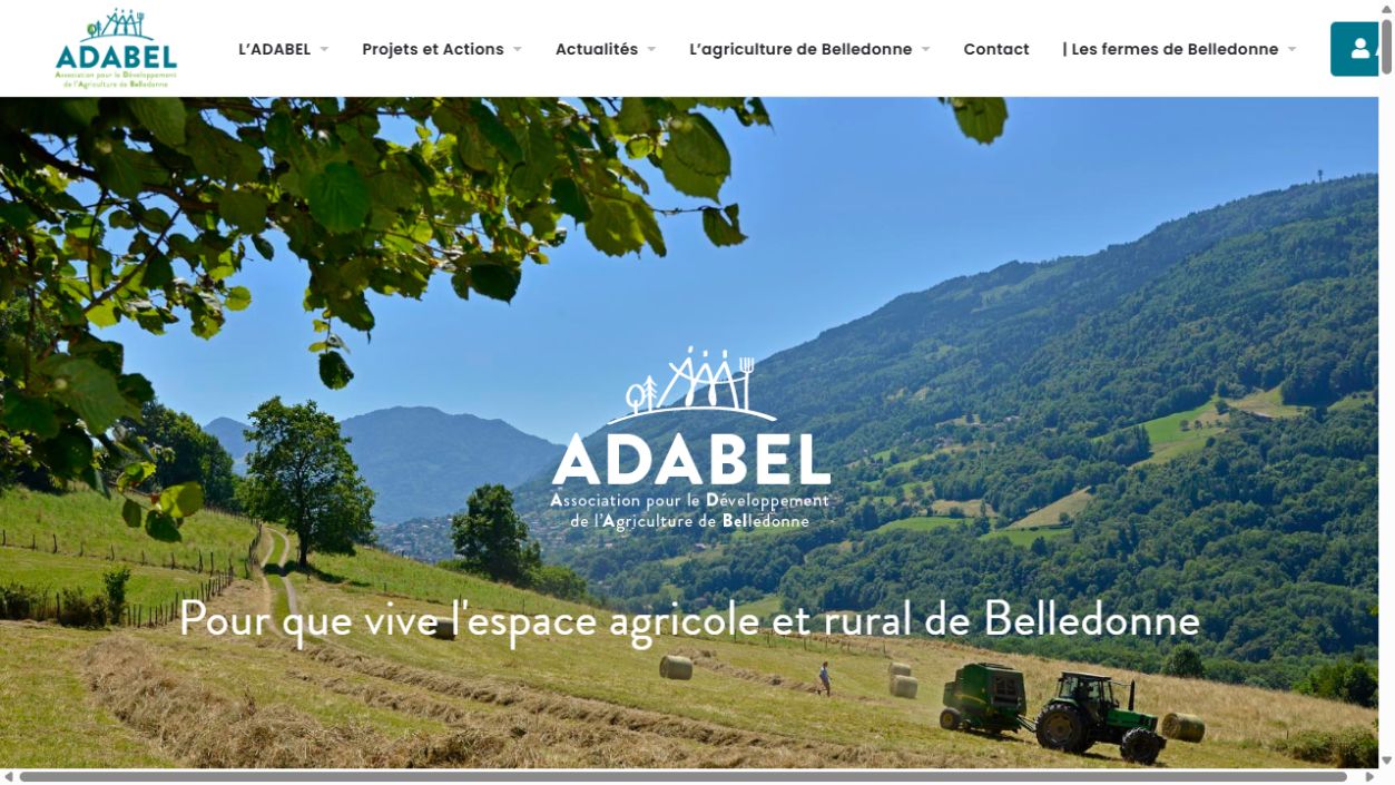 Accueil du site de l’ADABEL et paysage agricole de Belledonne